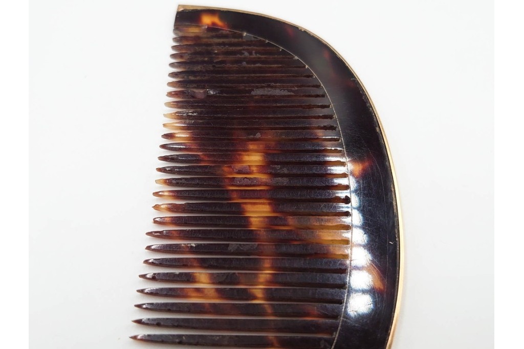 大正～昭和初期　べっ甲(鼈甲)　K20(20金)　K18(18金)　金蒔絵　櫛2点・笄1点・簪1点のセット　ケース付き　(R-086662)