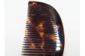 大正～昭和初期　べっ甲(鼈甲)　K20(20金)　K18(18金)　金蒔絵　櫛2点・笄1点・簪1点のセット　ケース付き　(R-086662)