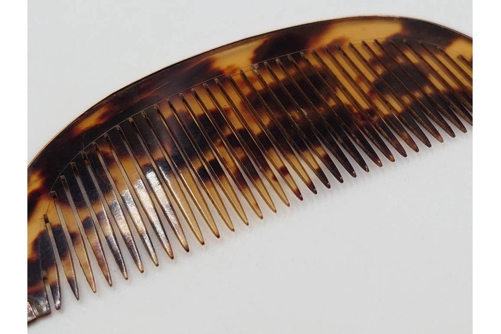 大正～昭和初期　べっ甲(鼈甲)　K20(20金)　K18(18金)　金蒔絵　櫛2点・笄1点・簪1点のセット　ケース付き　(R-086662)