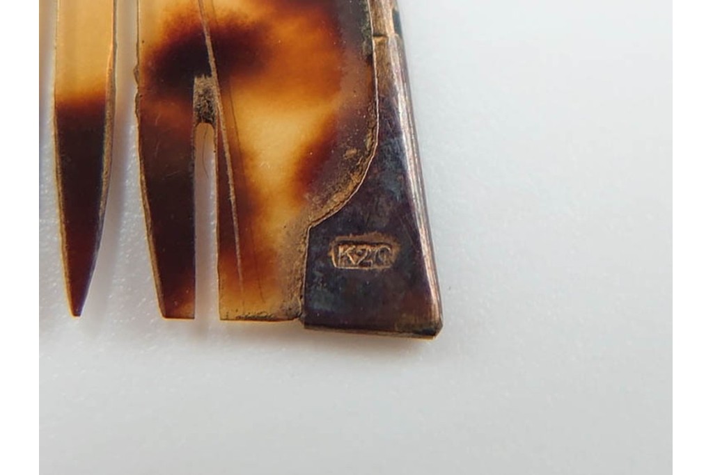 大正～昭和初期　べっ甲(鼈甲)　K20(20金)　K18(18金)　金蒔絵　櫛2点・笄1点・簪1点のセット　ケース付き　(R-086662)