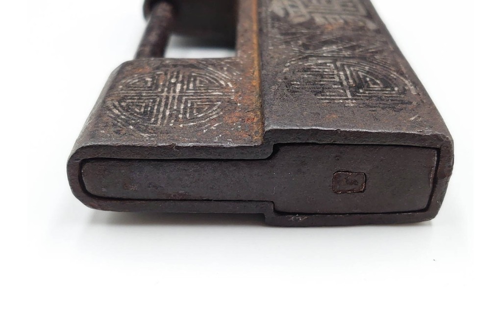 李朝時代　銀象嵌　時代を重ねた趣ある錠前　鍵付き　(R-086664)