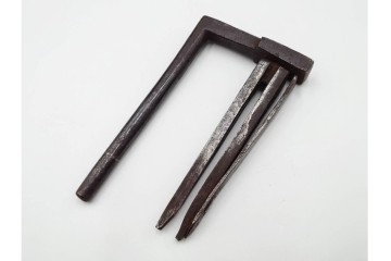 李朝時代　銀象嵌　時代を重ねた趣ある錠前　鍵付き　(R-086664)