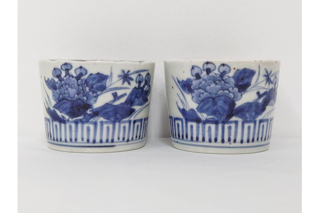 江戸期　古伊万里　染付　大ぶりの牡丹文が描かれたそば猪口2点セット　(R-086666)