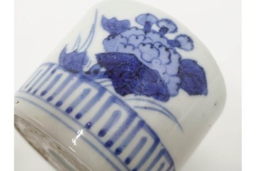 江戸期　古伊万里　染付　大ぶりの牡丹文が描かれたそば猪口2点セット　(R-086666)