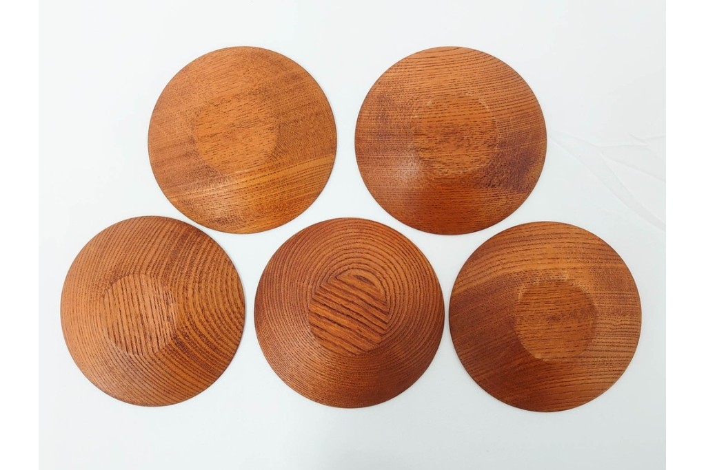 書と草花の意匠が趣ある木製の托子(茶托)5点セット　共箱付き　(R-086677)