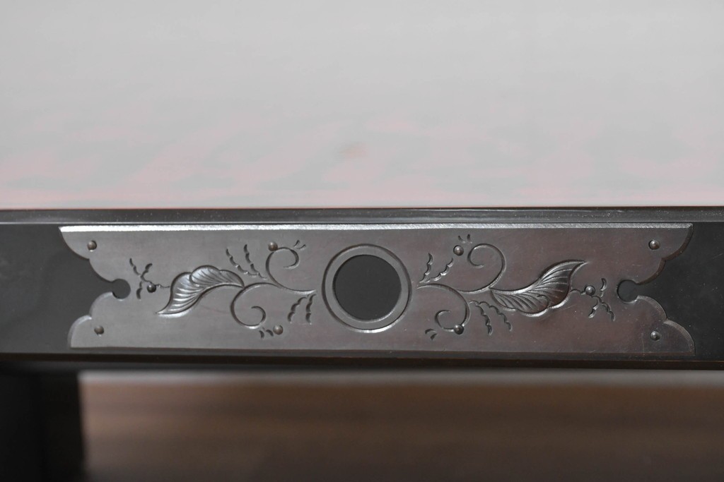 中古　美品　艶やかな輪島塗に手打ち金具をあしらった座卓　定価約135万円　(R-086681)