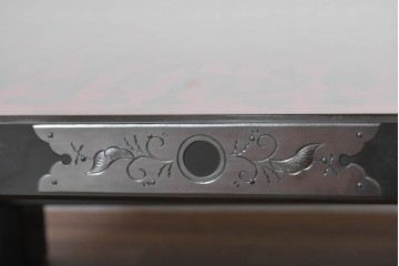中古　美品　艶やかな輪島塗に手打ち金具をあしらった座卓　定価約135万円　(R-086681)