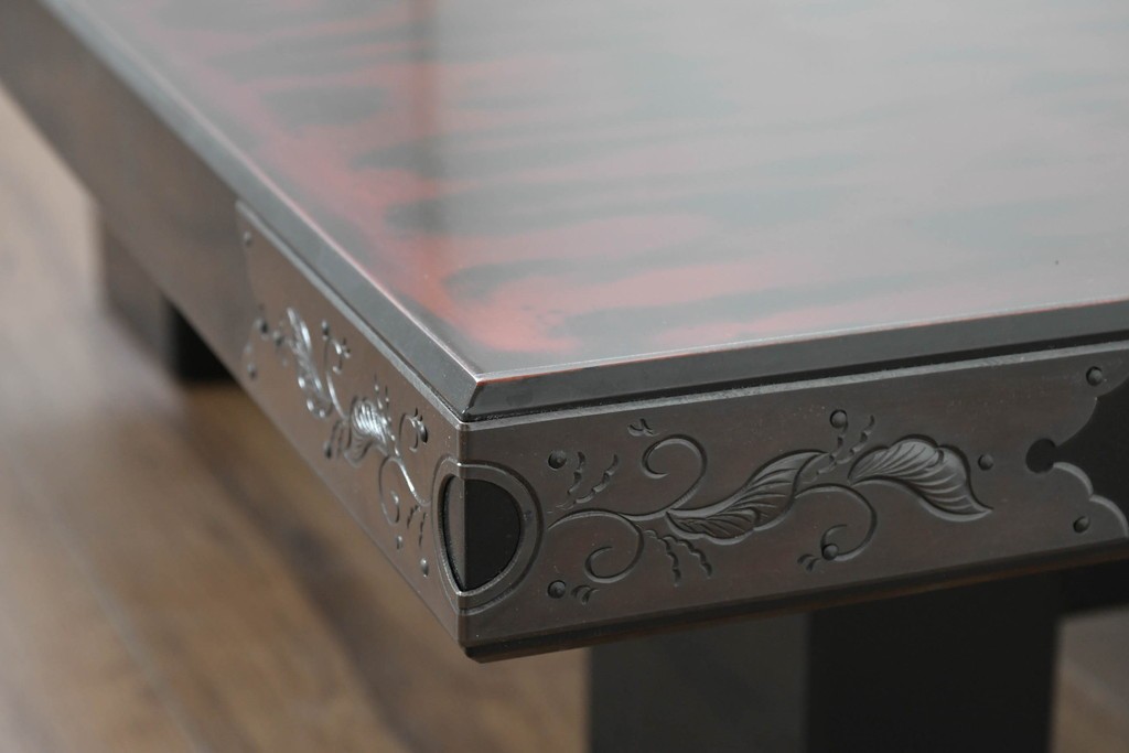 中古　美品　艶やかな輪島塗に手打ち金具をあしらった座卓　定価約135万円　(R-086681)