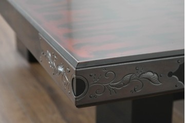 中古　美品　艶やかな輪島塗に手打ち金具をあしらった座卓　定価約135万円　(R-086681)