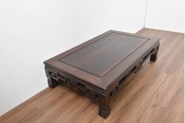和製ヴィンテージ　黒檀(コクタン)材ならではの重厚感が際立つ凝った装飾の座卓　(R-086682)