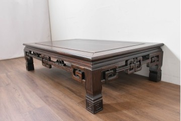 和製ヴィンテージ　黒檀(コクタン)材ならではの重厚感が際立つ凝った装飾の座卓　(R-086682)