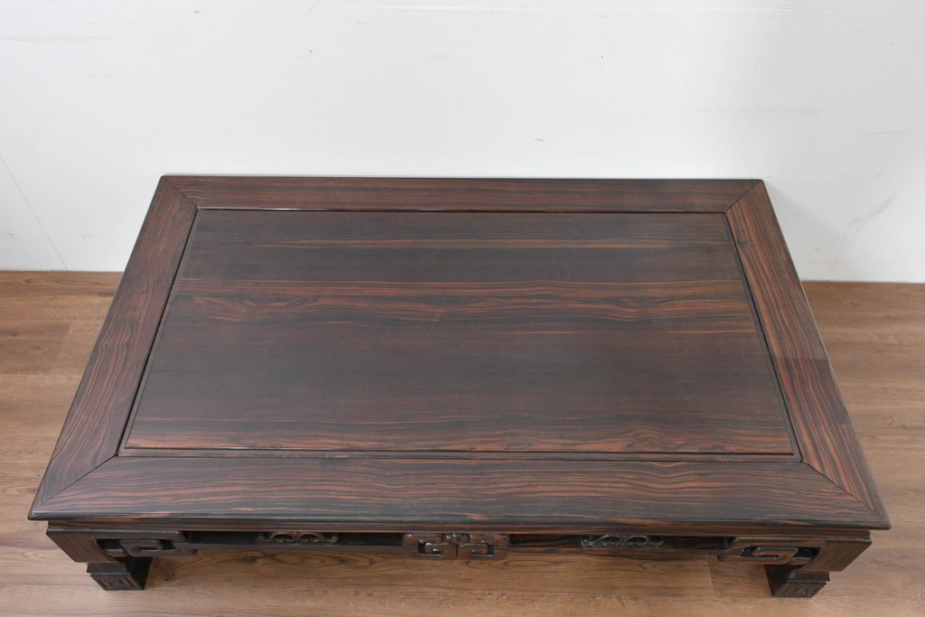 和製ヴィンテージ　黒檀(コクタン)材ならではの重厚感が際立つ凝った装飾の座卓　(R-086682)