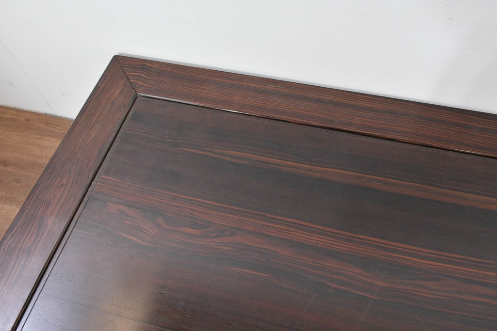 和製ヴィンテージ　黒檀(コクタン)材ならではの重厚感が際立つ凝った装飾の座卓　(R-086682)