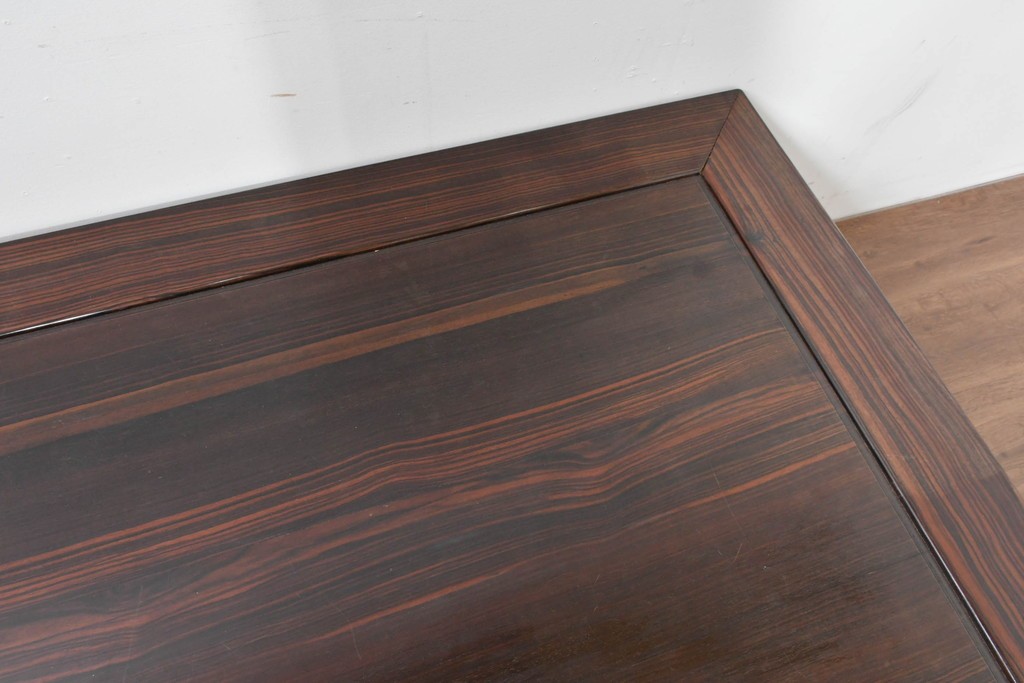 和製ヴィンテージ　黒檀(コクタン)材ならではの重厚感が際立つ凝った装飾の座卓　(R-086682)