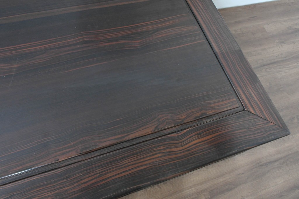 和製ヴィンテージ　黒檀(コクタン)材ならではの重厚感が際立つ凝った装飾の座卓　(R-086682)