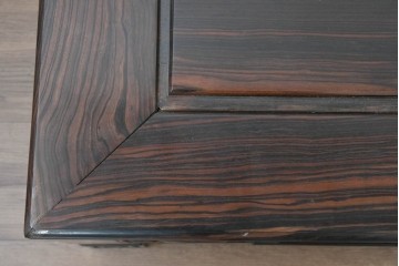 和製ヴィンテージ　黒檀(コクタン)材ならではの重厚感が際立つ凝った装飾の座卓　(R-086682)