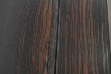 和製ヴィンテージ　黒檀(コクタン)材ならではの重厚感が際立つ凝った装飾の座卓　(R-086682)