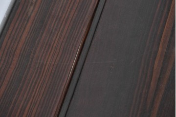 和製ヴィンテージ　黒檀(コクタン)材ならではの重厚感が際立つ凝った装飾の座卓　(R-086682)