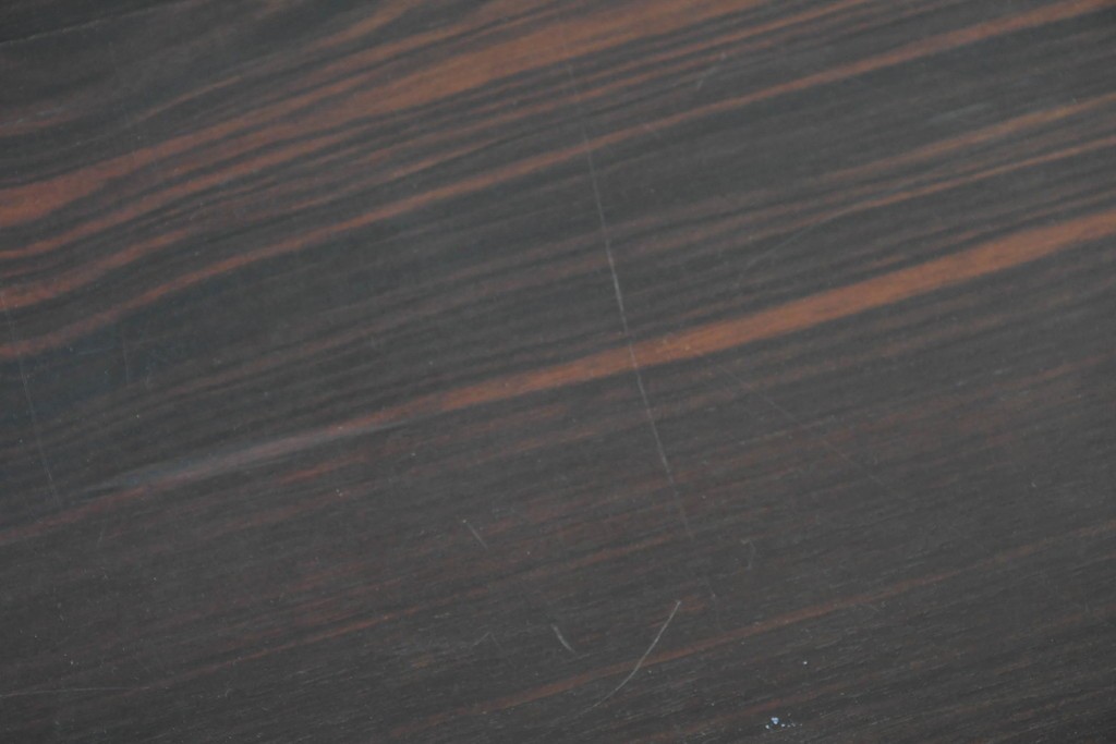 和製ヴィンテージ　黒檀(コクタン)材ならではの重厚感が際立つ凝った装飾の座卓　(R-086682)