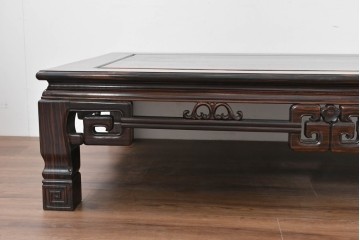 和製ヴィンテージ　黒檀(コクタン)材ならではの重厚感が際立つ凝った装飾の座卓　(R-086682)