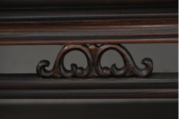 和製ヴィンテージ　黒檀(コクタン)材ならではの重厚感が際立つ凝った装飾の座卓　(R-086682)