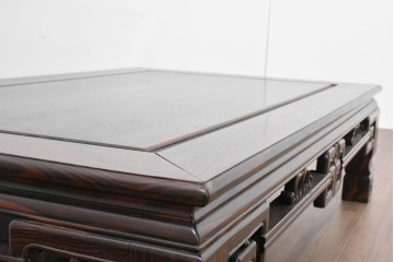 和製ヴィンテージ　黒檀(コクタン)材ならではの重厚感が際立つ凝った装飾の座卓　(R-086682)