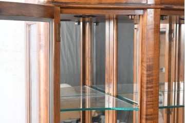 中古　美品　希少モデル　DREXEL HERITAGE(ドレクセルヘリテイジ)　パーケットリー装飾入りのアンティーク調ミラーバックキャビネット　(R-086683)