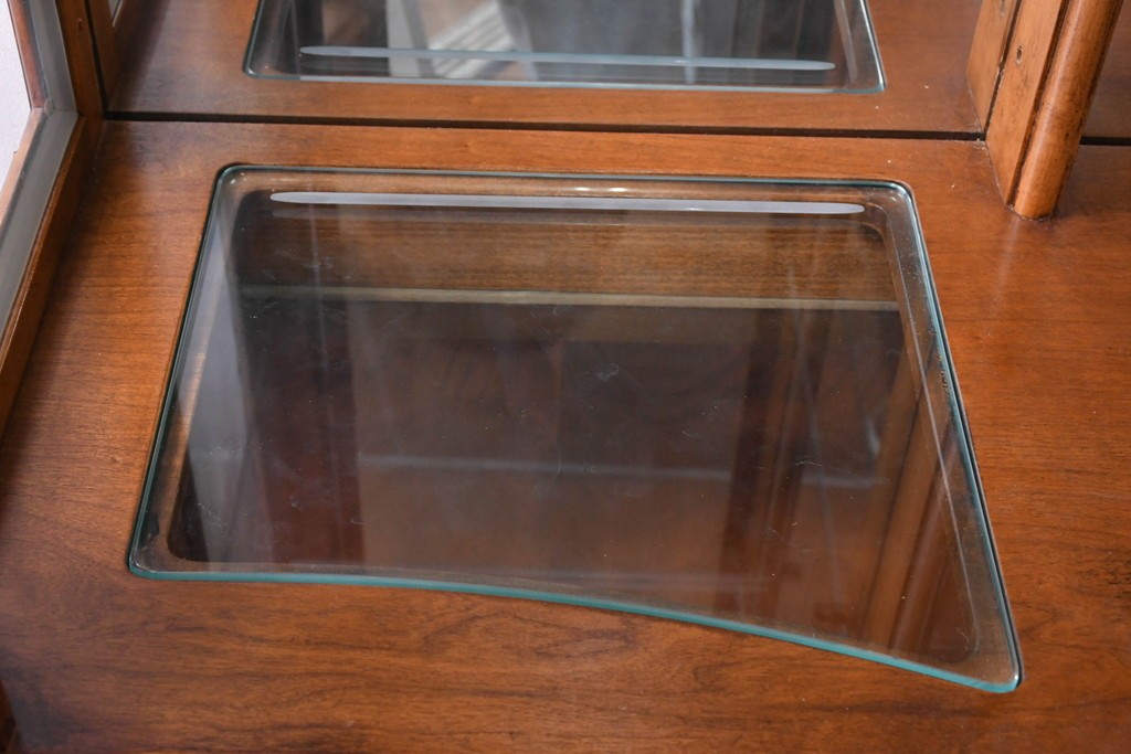 中古　美品　希少モデル　DREXEL HERITAGE(ドレクセルヘリテイジ)　パーケットリー装飾入りのアンティーク調ミラーバックキャビネット　(R-086683)