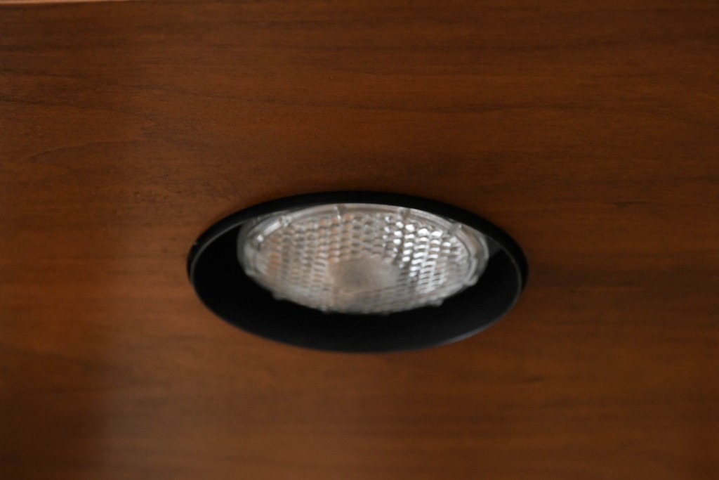 中古　美品　希少モデル　DREXEL HERITAGE(ドレクセルヘリテイジ)　パーケットリー装飾入りのアンティーク調ミラーバックキャビネット　(R-086683)