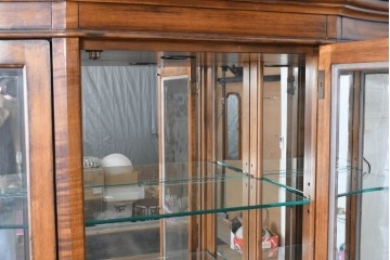 中古　美品　希少モデル　DREXEL HERITAGE(ドレクセルヘリテイジ)　パーケットリー装飾入りのアンティーク調ミラーバックキャビネット　(R-086683)