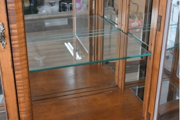 中古　美品　希少モデル　DREXEL HERITAGE(ドレクセルヘリテイジ)　パーケットリー装飾入りのアンティーク調ミラーバックキャビネット　(R-086683)