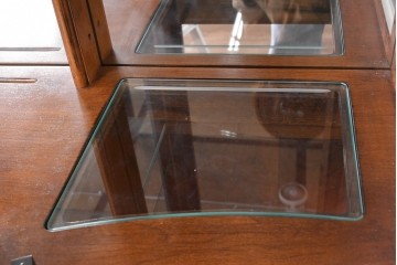 中古　美品　希少モデル　DREXEL HERITAGE(ドレクセルヘリテイジ)　パーケットリー装飾入りのアンティーク調ミラーバックキャビネット　(R-086683)