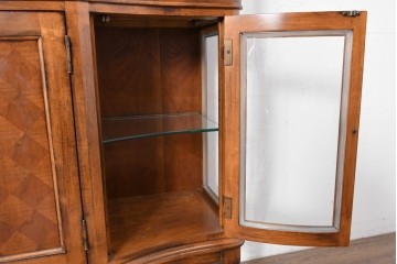 中古　美品　希少モデル　DREXEL HERITAGE(ドレクセルヘリテイジ)　パーケットリー装飾入りのアンティーク調ミラーバックキャビネット　(R-086683)