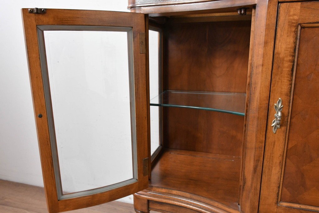 中古　美品　希少モデル　DREXEL HERITAGE(ドレクセルヘリテイジ)　パーケットリー装飾入りのアンティーク調ミラーバックキャビネット　(R-086683)