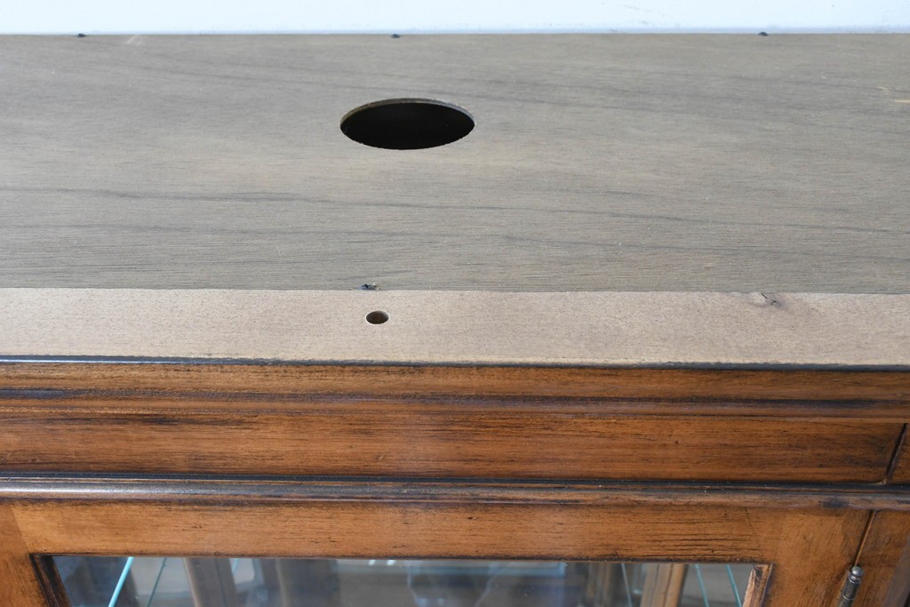 中古　美品　希少モデル　DREXEL HERITAGE(ドレクセルヘリテイジ)　パーケットリー装飾入りのアンティーク調ミラーバックキャビネット　(R-086683)