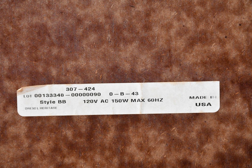 中古　美品　希少モデル　DREXEL HERITAGE(ドレクセルヘリテイジ)　パーケットリー装飾入りのアンティーク調ミラーバックキャビネット　(R-086683)