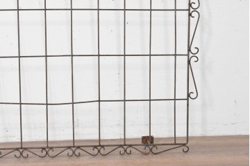 【簡易リペア限定品】　和製アンティーク　和洋折衷を感じるデザインの大きなアイアン面格子　(R-086684)
