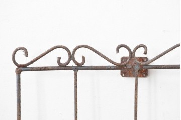 【簡易リペア限定品】　和製アンティーク　和洋折衷を感じるデザインの大きなアイアン面格子　(R-086684)