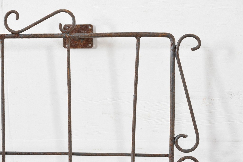 【簡易リペア限定品】　和製アンティーク　和洋折衷を感じるデザインの大きなアイアン面格子　(R-086684)