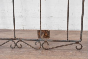 【簡易リペア限定品】　和製アンティーク　和洋折衷を感じるデザインの大きなアイアン面格子　(R-086684)