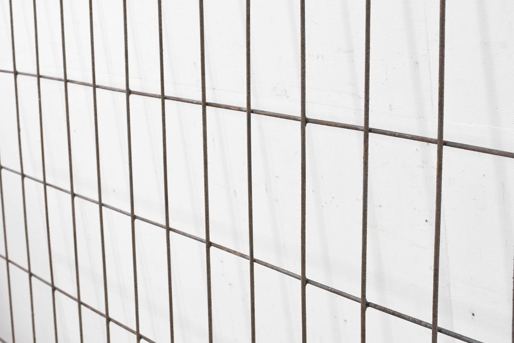 【簡易リペア限定品】　和製アンティーク　和洋折衷を感じるデザインの大きなアイアン面格子　(R-086684)