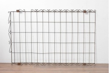 【簡易リペア限定品】　和製アンティーク　和洋折衷を感じるデザインの大きなアイアン面格子　(R-086684)