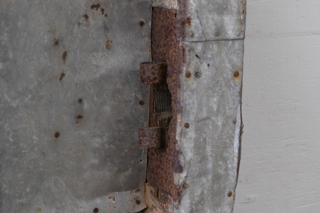 アンティーク建具　昭和初期　ブリキ張りの蔵戸1枚　(R-086685)