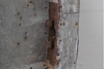 アンティーク建具　昭和初期　ブリキ張りの蔵戸1枚　(R-086685)