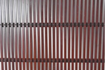 アンティーク建具　明治期から大正期　端正な佇まいの幅広格子戸1枚　(R-086686)