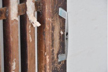 アンティーク建具　明治期から大正期　趣ある幅広格子帯戸1枚　(R-086687)