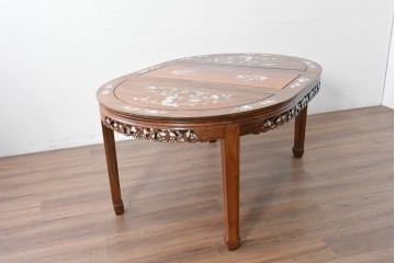 アジアンヴィンテージ　花梨(カリン)材　透かし彫りに螺鈿象嵌を施した贅沢な装飾のエクステンションダイニングテーブル　(R-086688)