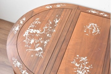 アジアンヴィンテージ　花梨(カリン)材　透かし彫りに螺鈿象嵌を施した贅沢な装飾のエクステンションダイニングテーブル　(R-086688)