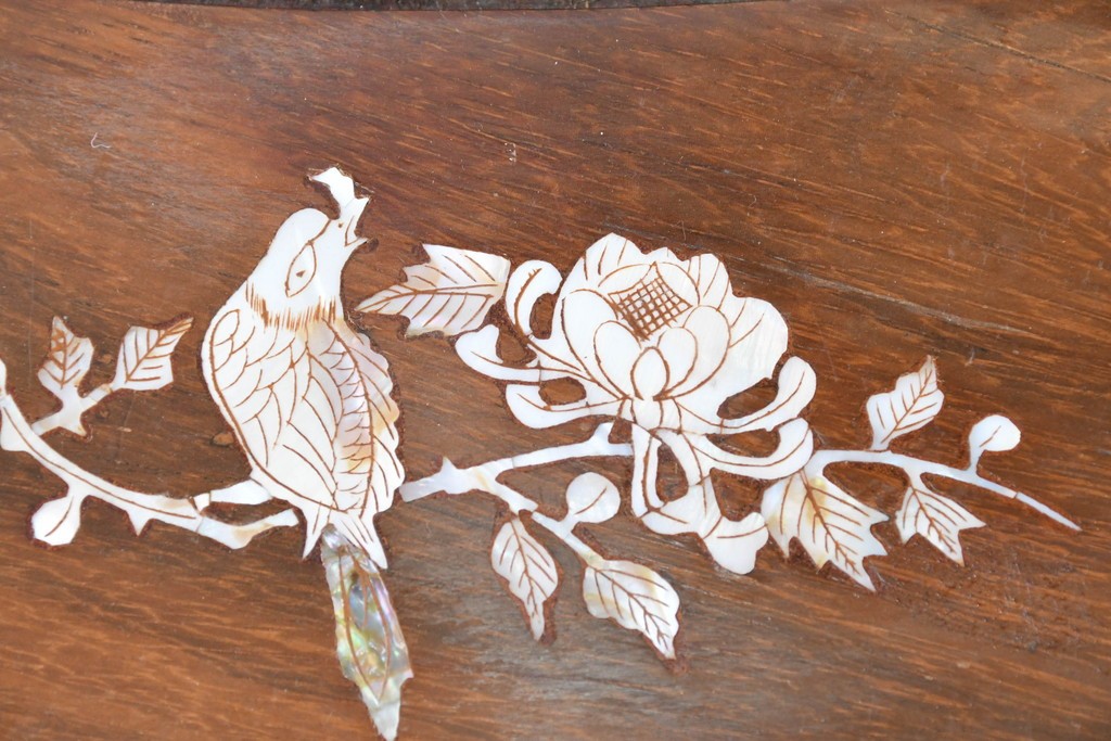 アジアンヴィンテージ　花梨(カリン)材　透かし彫りに螺鈿象嵌を施した贅沢な装飾のエクステンションダイニングテーブル　(R-086688)