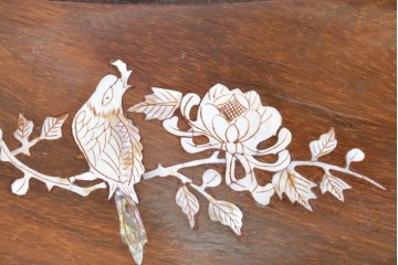 アジアンヴィンテージ　花梨(カリン)材　透かし彫りに螺鈿象嵌を施した贅沢な装飾のエクステンションダイニングテーブル　(R-086688)